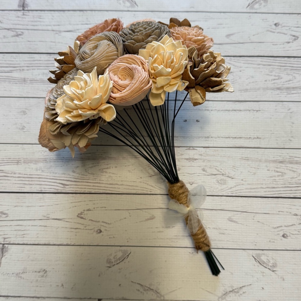 Elegant Floral Bouquet in Cream and Tan